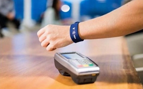 Technology convergence and revolution brought about by wearable devices with Tokenization